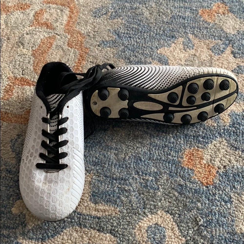 Vizani boys soccer cletes. - Picture 2 of 3